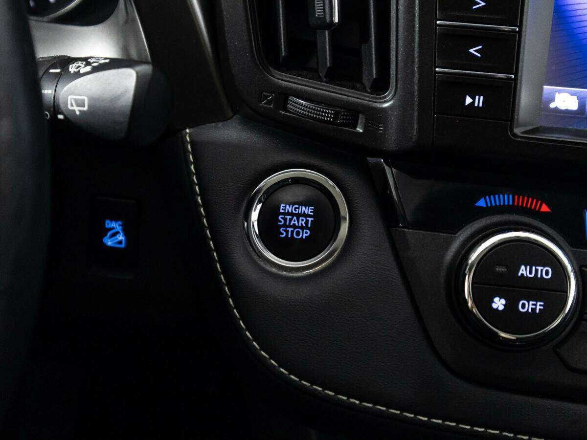 Toyota RAV4, 2018 Фото №18