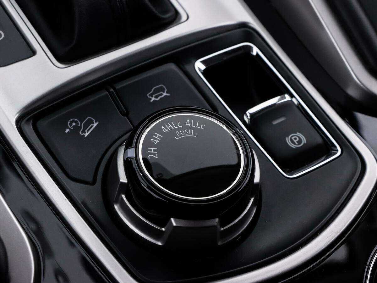 Mitsubishi Pajero Sport, 2018 Фото №11