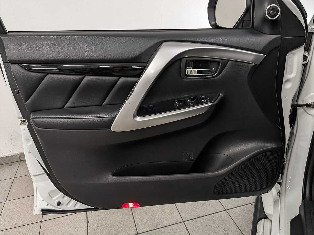 Mitsubishi Pajero Sport, 2017 Фото №17