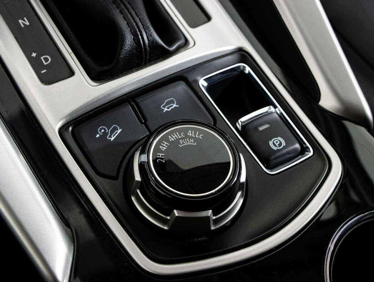 Mitsubishi Pajero Sport, 2017 Фото №12