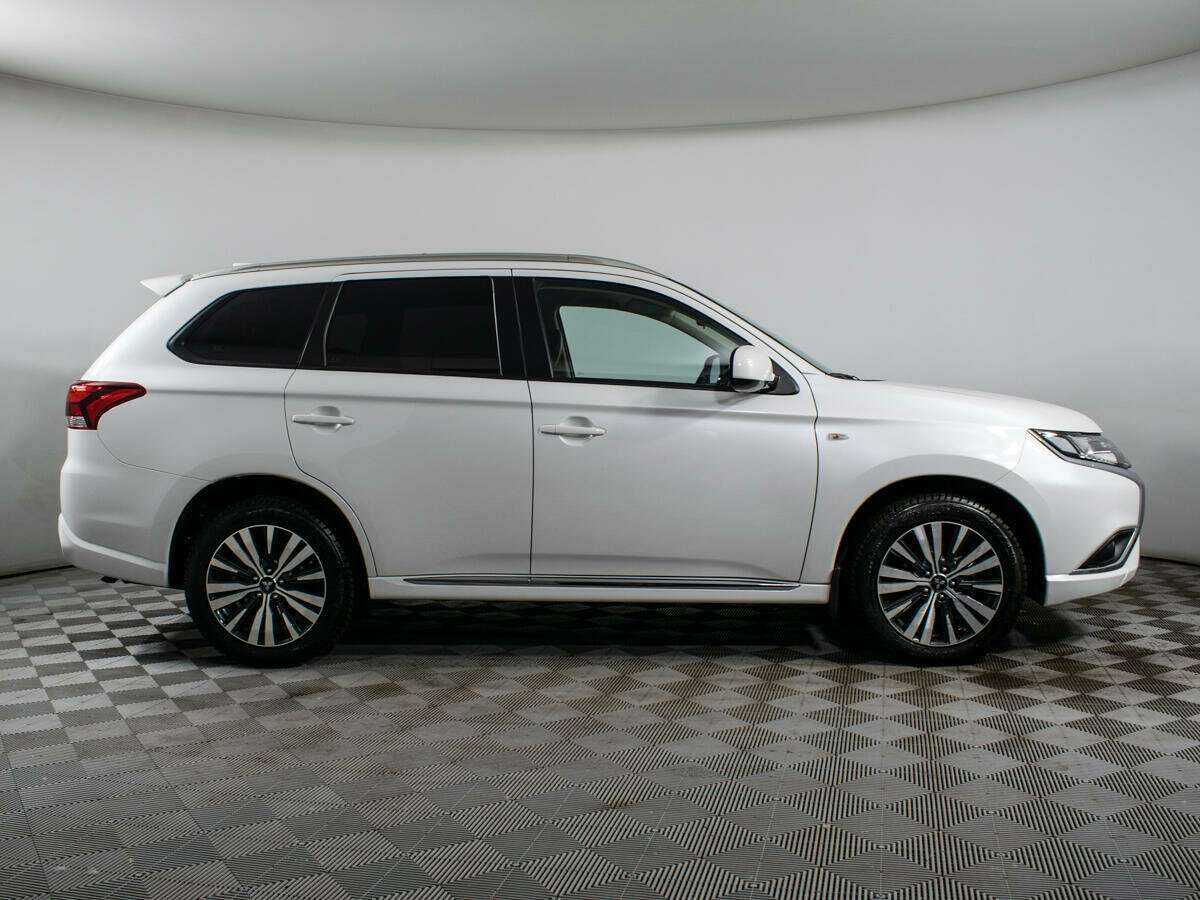 Mitsubishi Outlander, 2022 Фото №4
