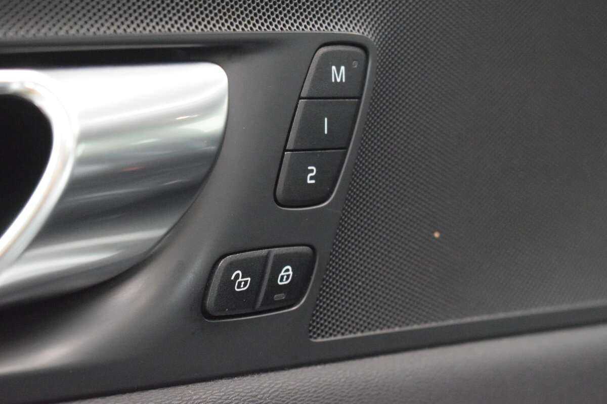 Volvo XC60, 2020 Фото №10