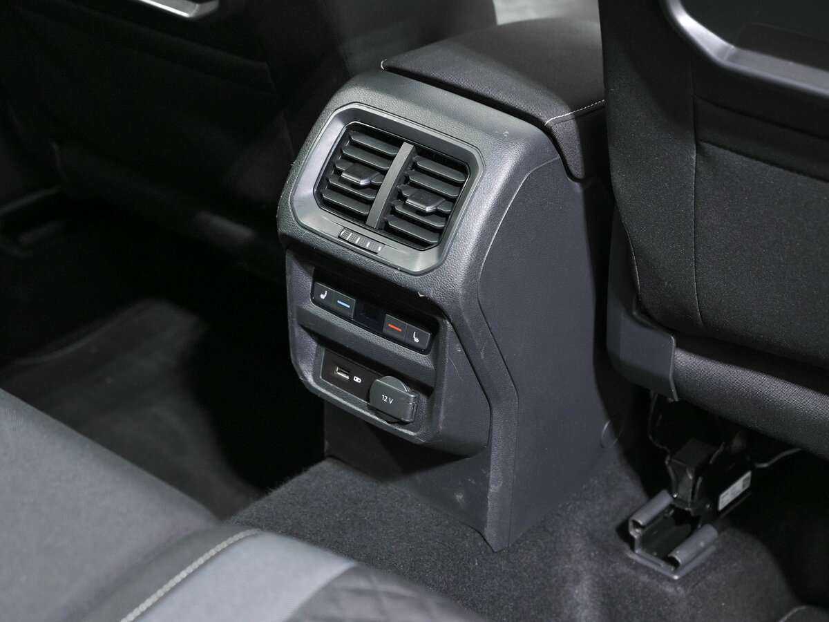 Volkswagen Tiguan, 2018 Фото №15