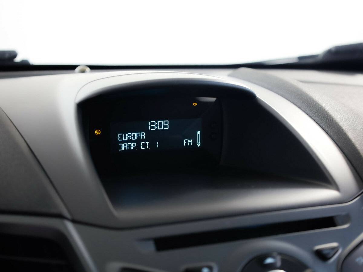 Ford Fiesta Mk6 Рестайлинг, 2016 Фото №14