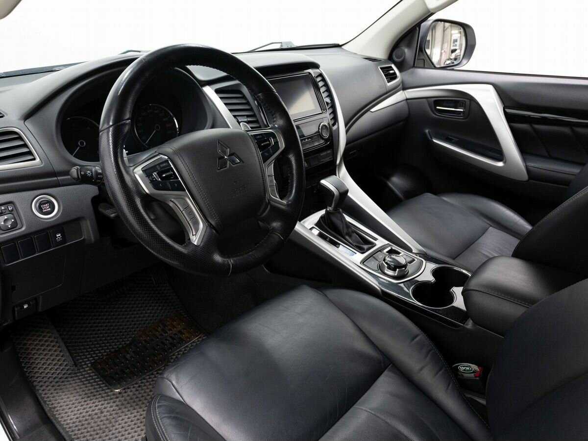 Mitsubishi Pajero Sport, 2017 Фото №7