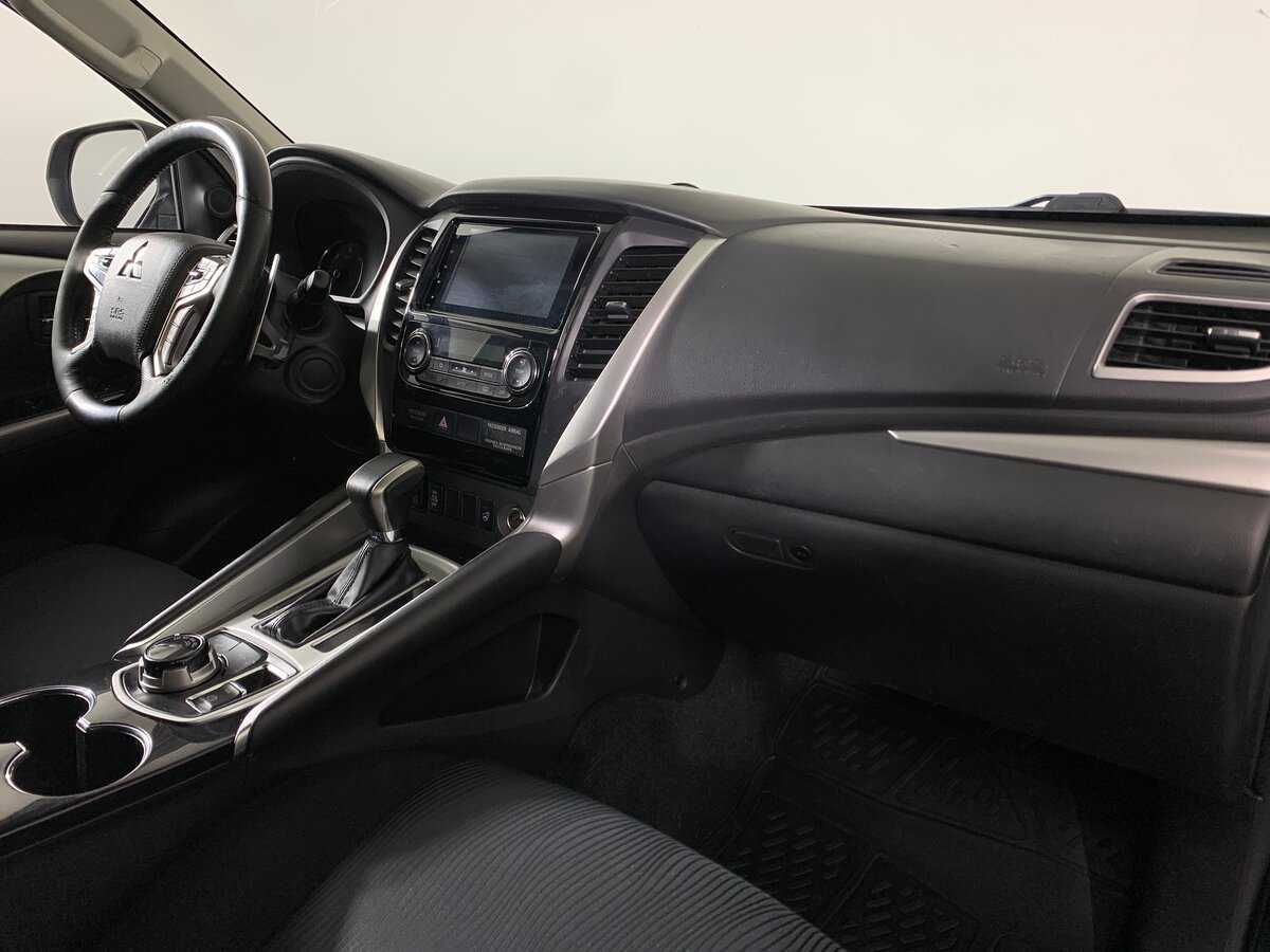 Mitsubishi Pajero Sport, 2018 Фото №14