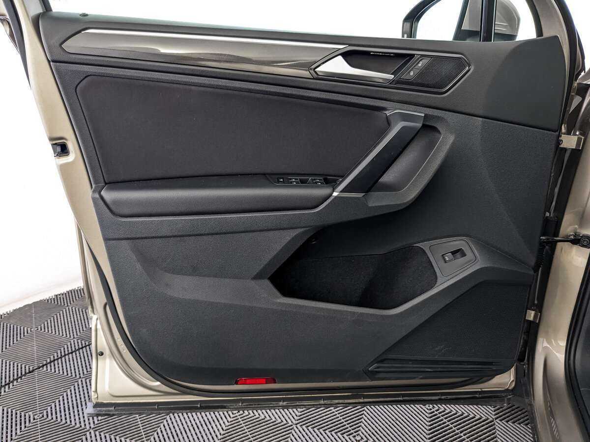 Volkswagen Tiguan, 2018 Фото №15