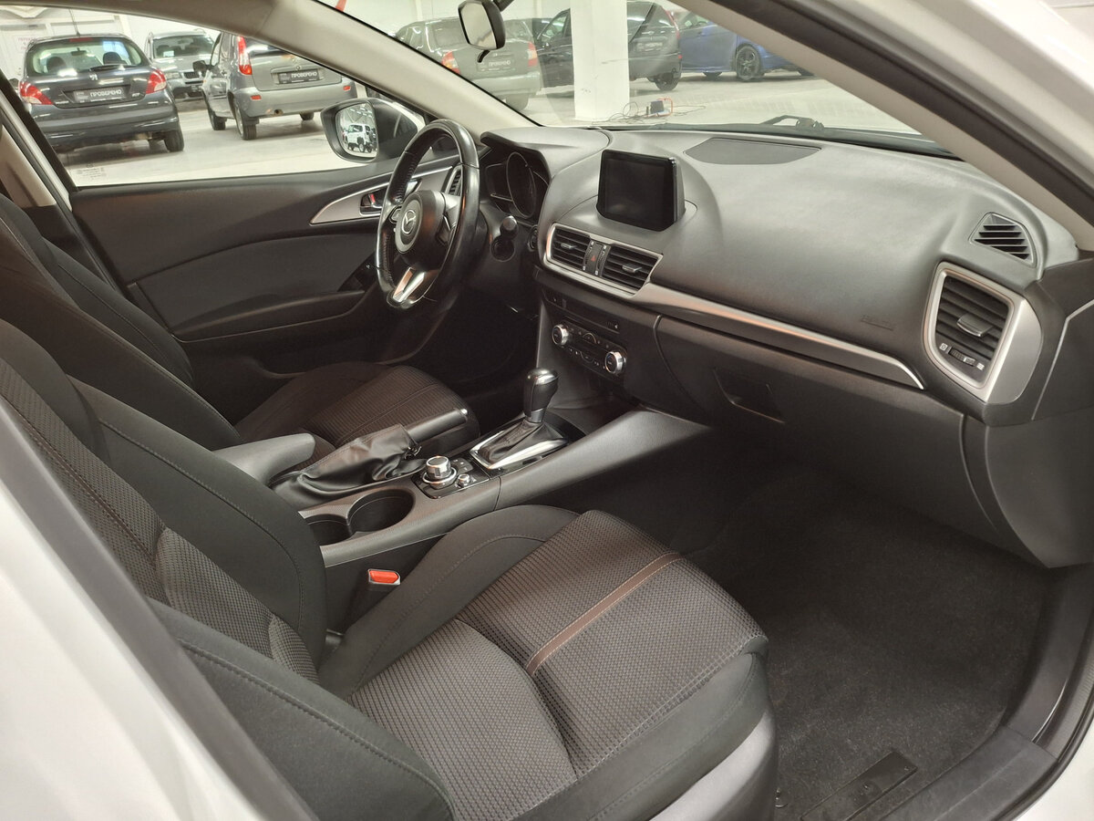 Mazda 3 III (BM) Рестайлинг, 2018 Фото №11