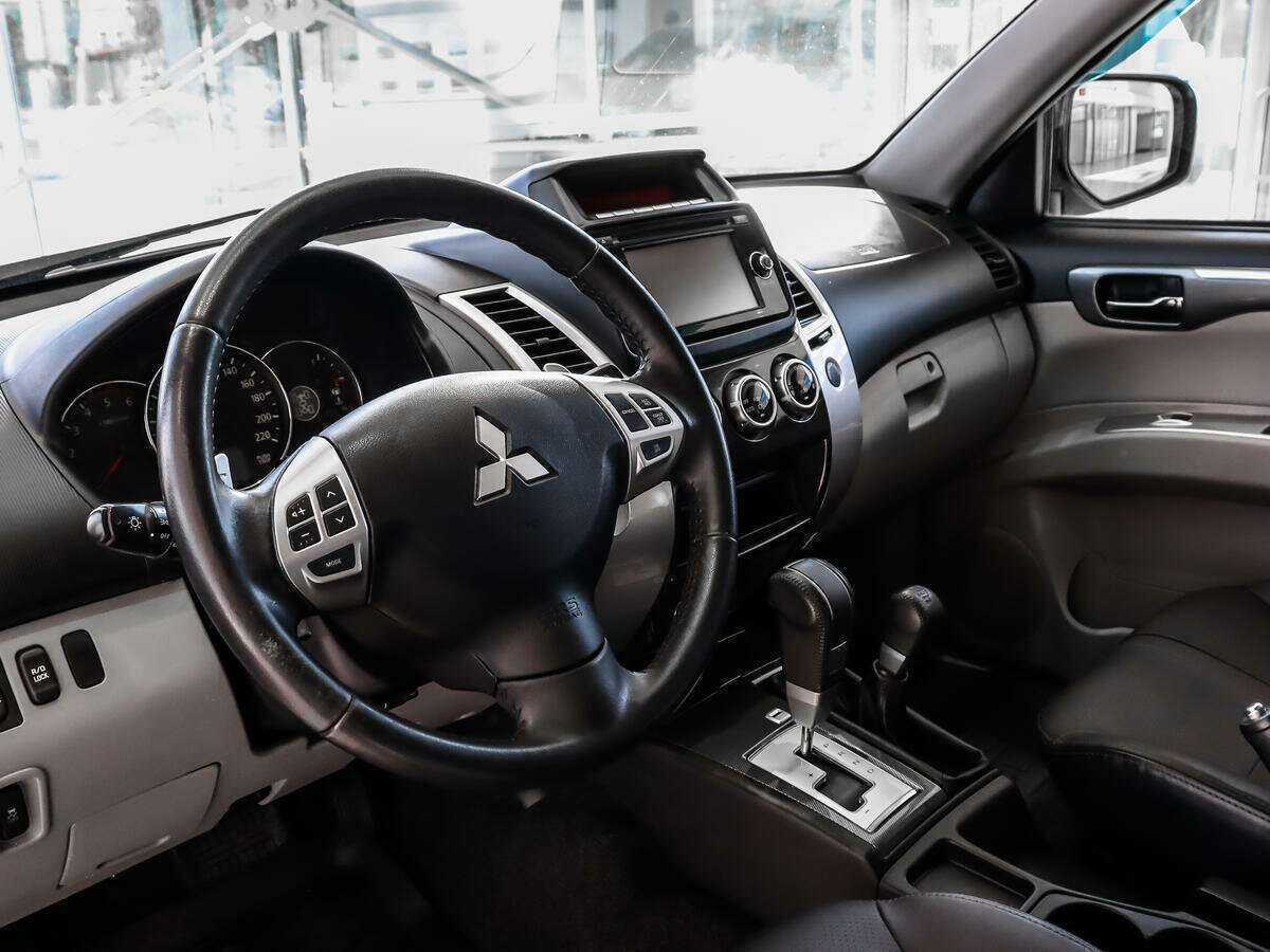 Mitsubishi Pajero Sport, 2015 Фото №9
