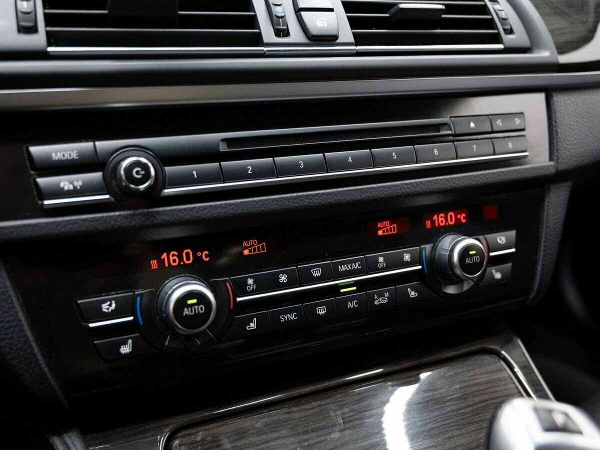 BMW 5 серии 530d xDrive, 2016 Фото №19