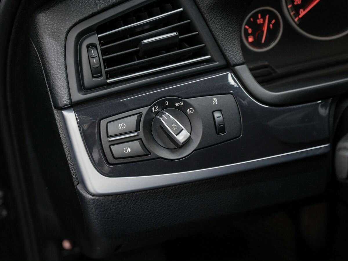 BMW 5 серии 528i xDrive, 2013 Фото №14