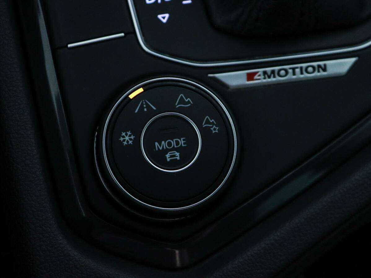 Volkswagen Tiguan, 2018 Фото №15