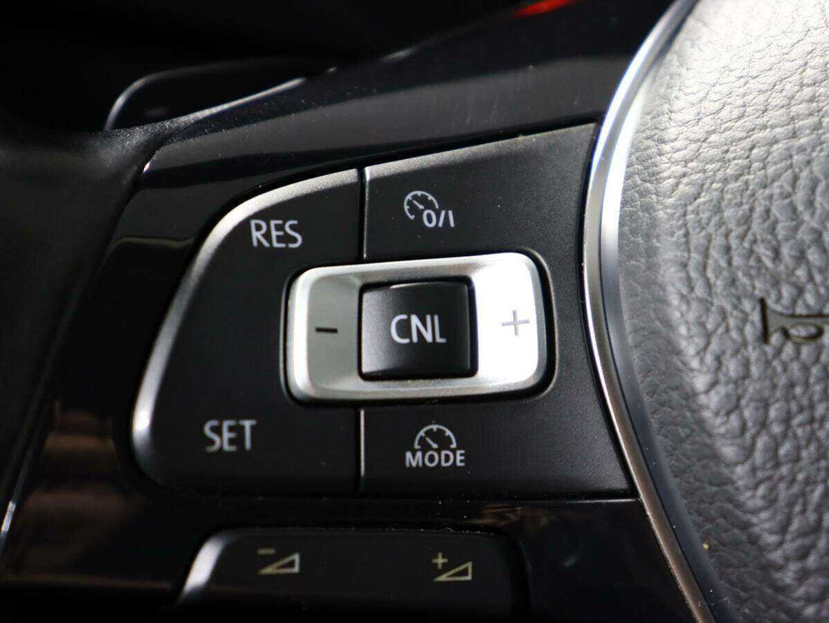 Volkswagen Tiguan, 2018 Фото №18