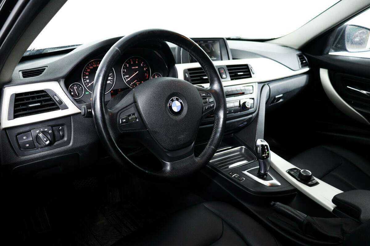 BMW 3 серии 320i, 2015 Фото №12