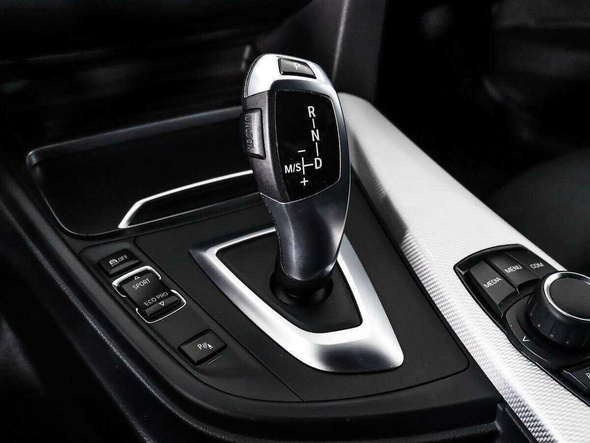 BMW 3 серии 320i xDrive, 2018 Фото №10