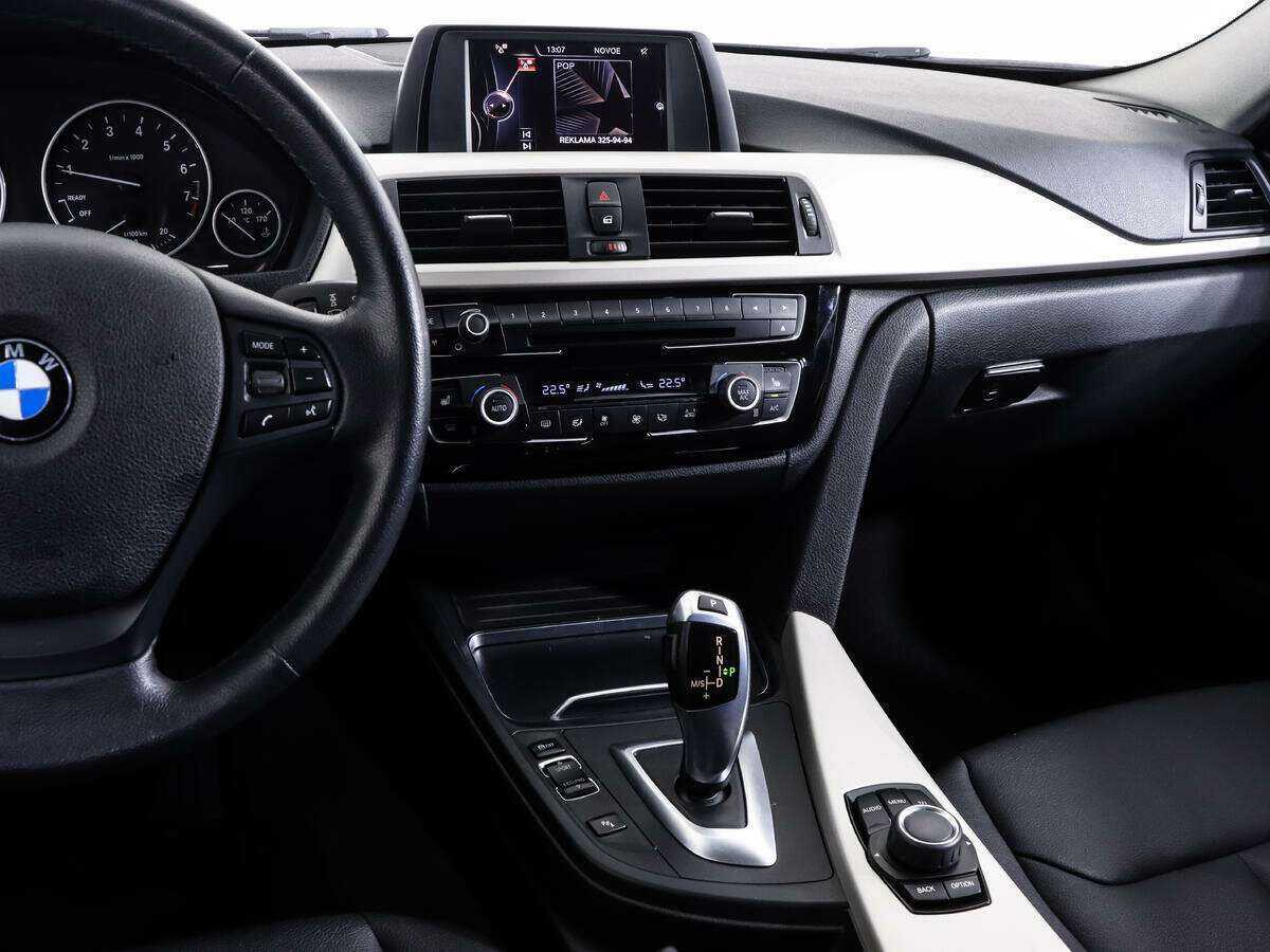 BMW 3 серии 318i, 2015 Фото №14