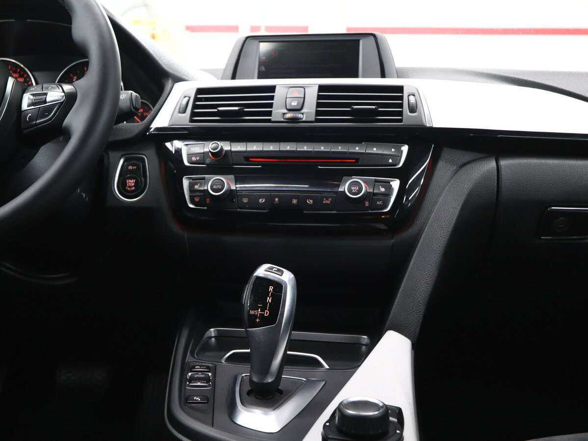 BMW 3 серии 320i xDrive, 2016 Фото №18