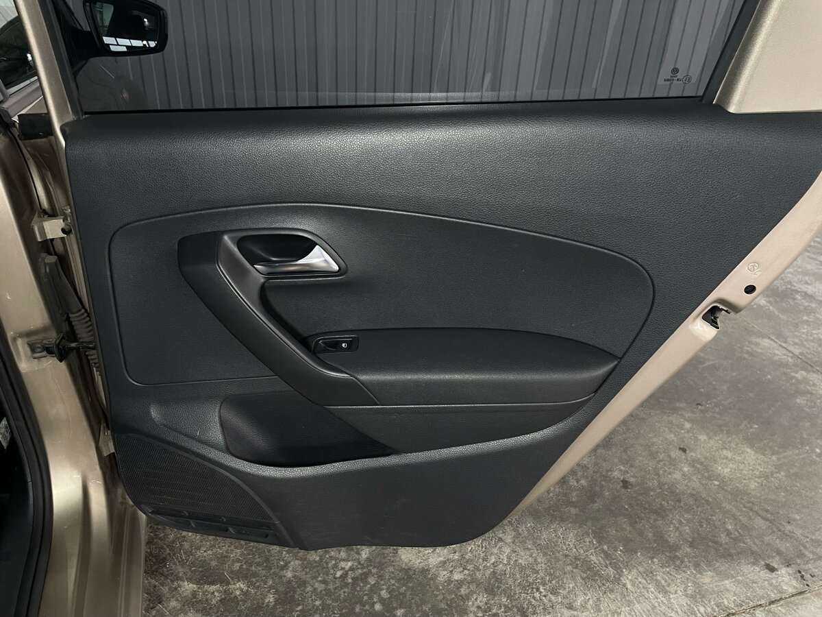 Volkswagen Polo, 2016 Фото №19