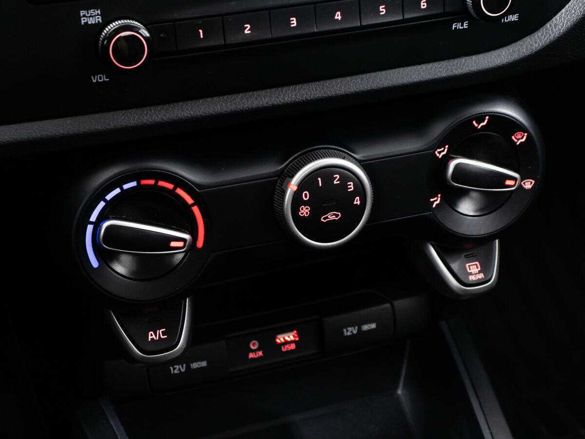 Kia Rio X-Line, 2018 Фото №16