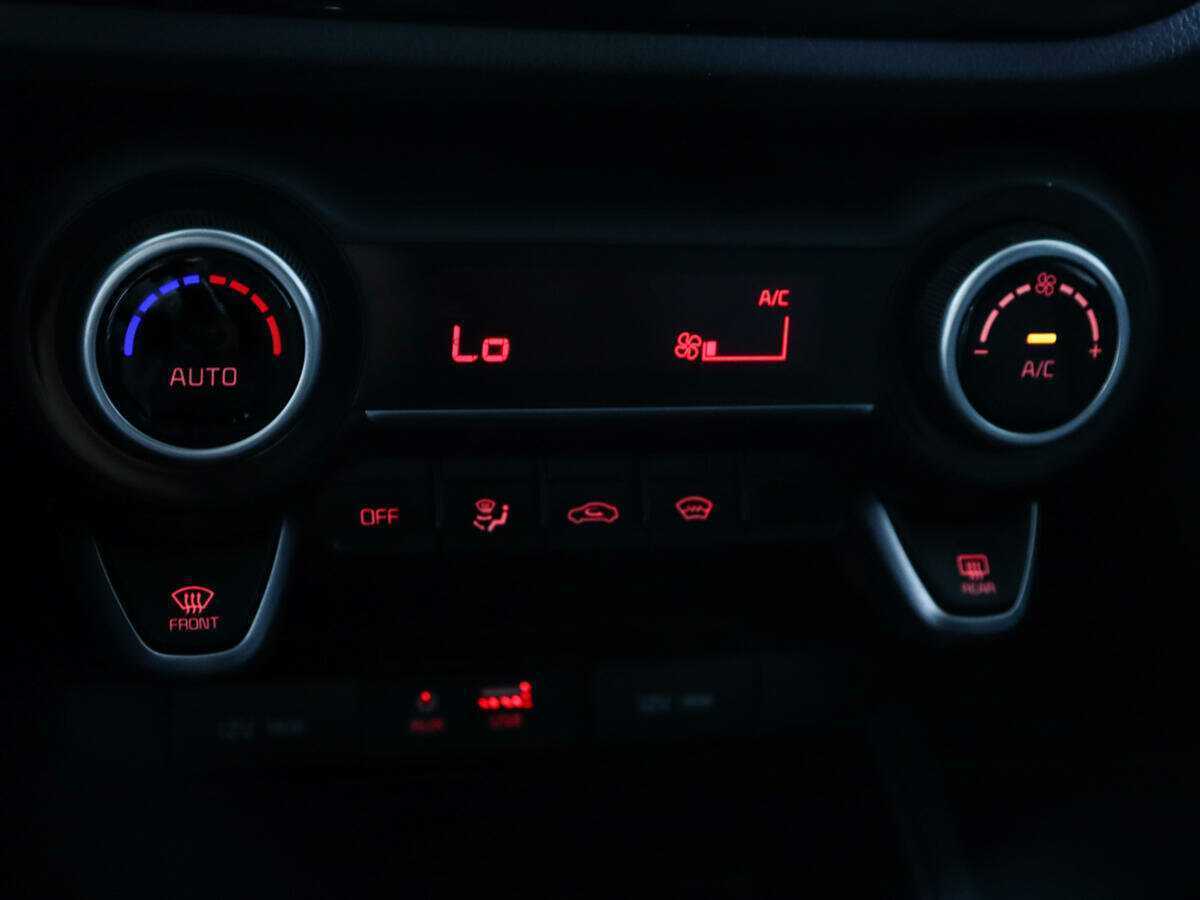 Kia Rio, 2017 Фото №12