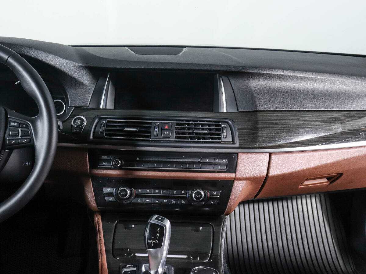 BMW 5 серии 528i xDrive, 2016 Фото №13