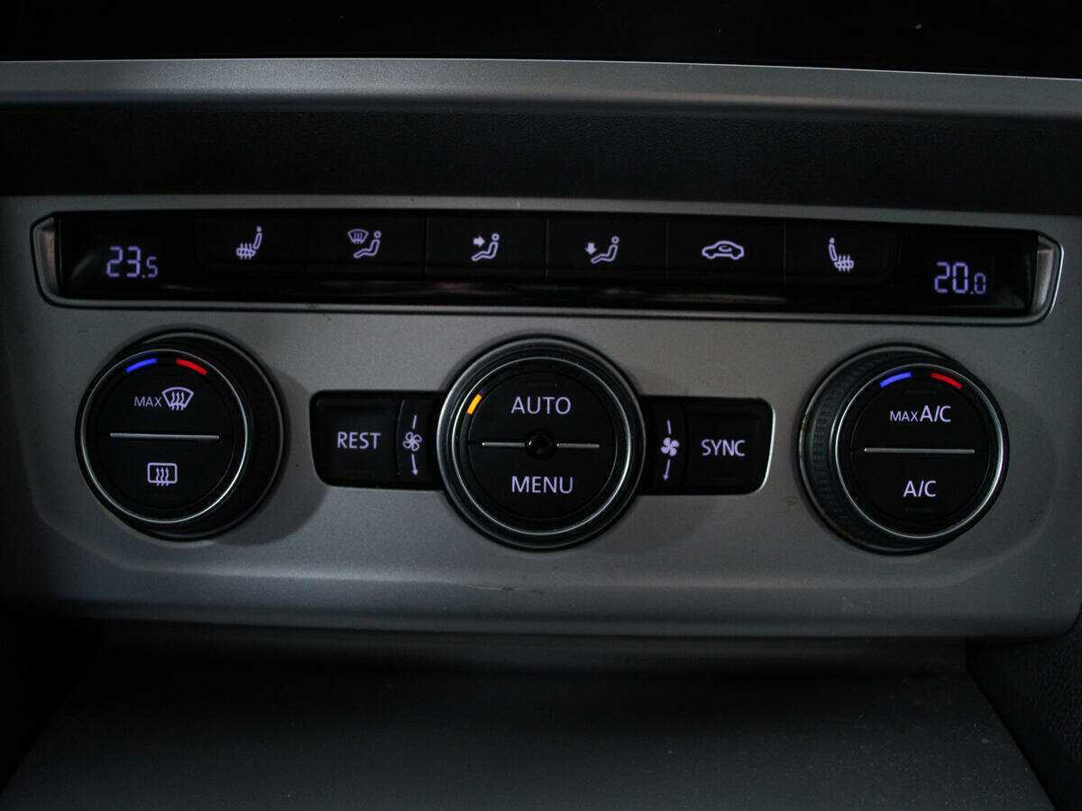 Volkswagen Passat, 2018 Фото №17