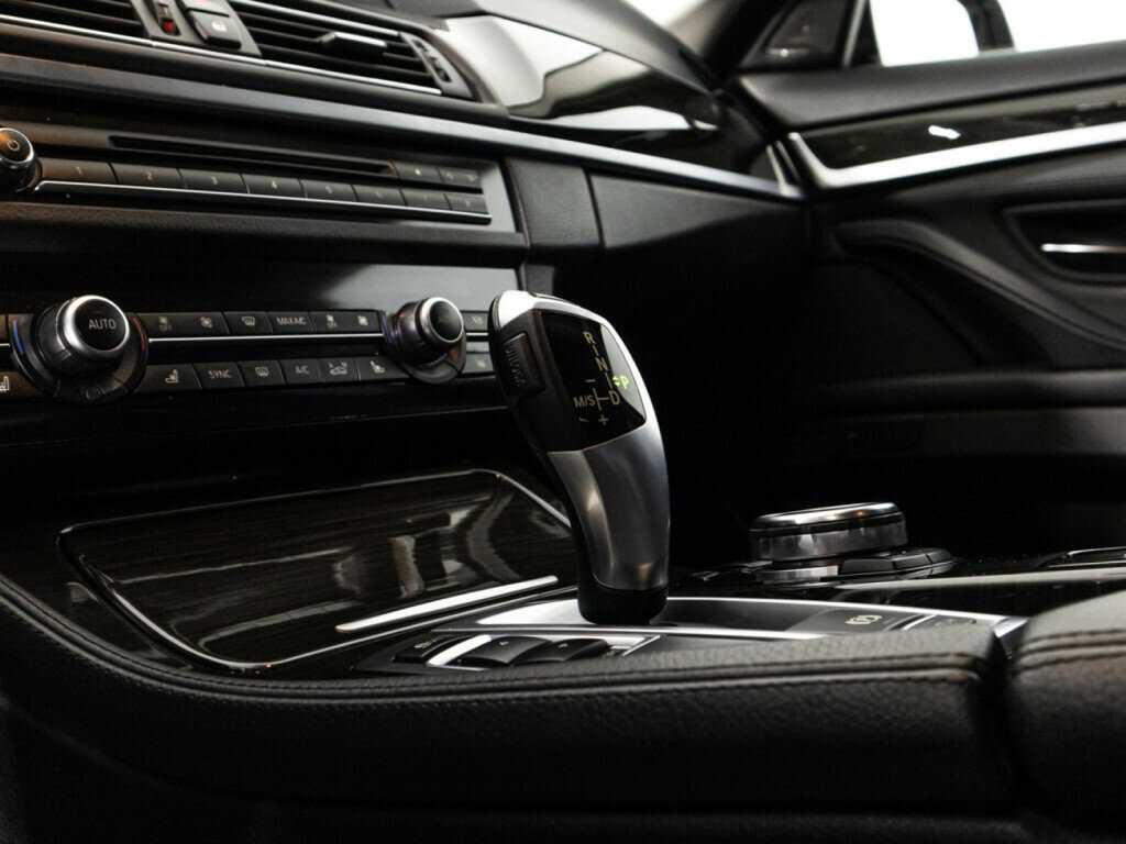 BMW 5 серии 530d xDrive, 2016 Фото №26