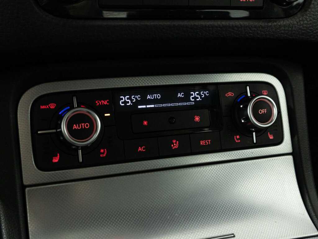 Volkswagen Touareg, 2012 Фото №17