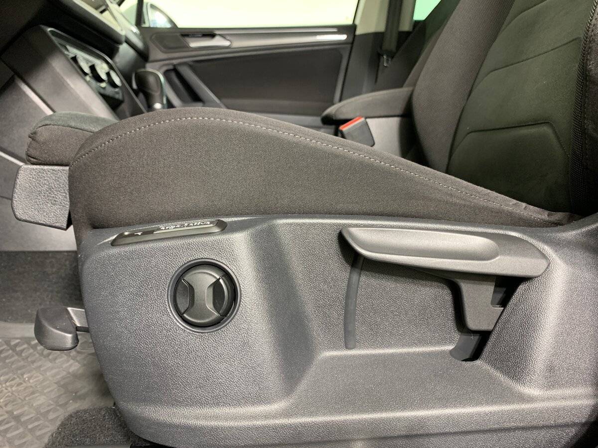 Volkswagen Tiguan, 2019 Фото №17