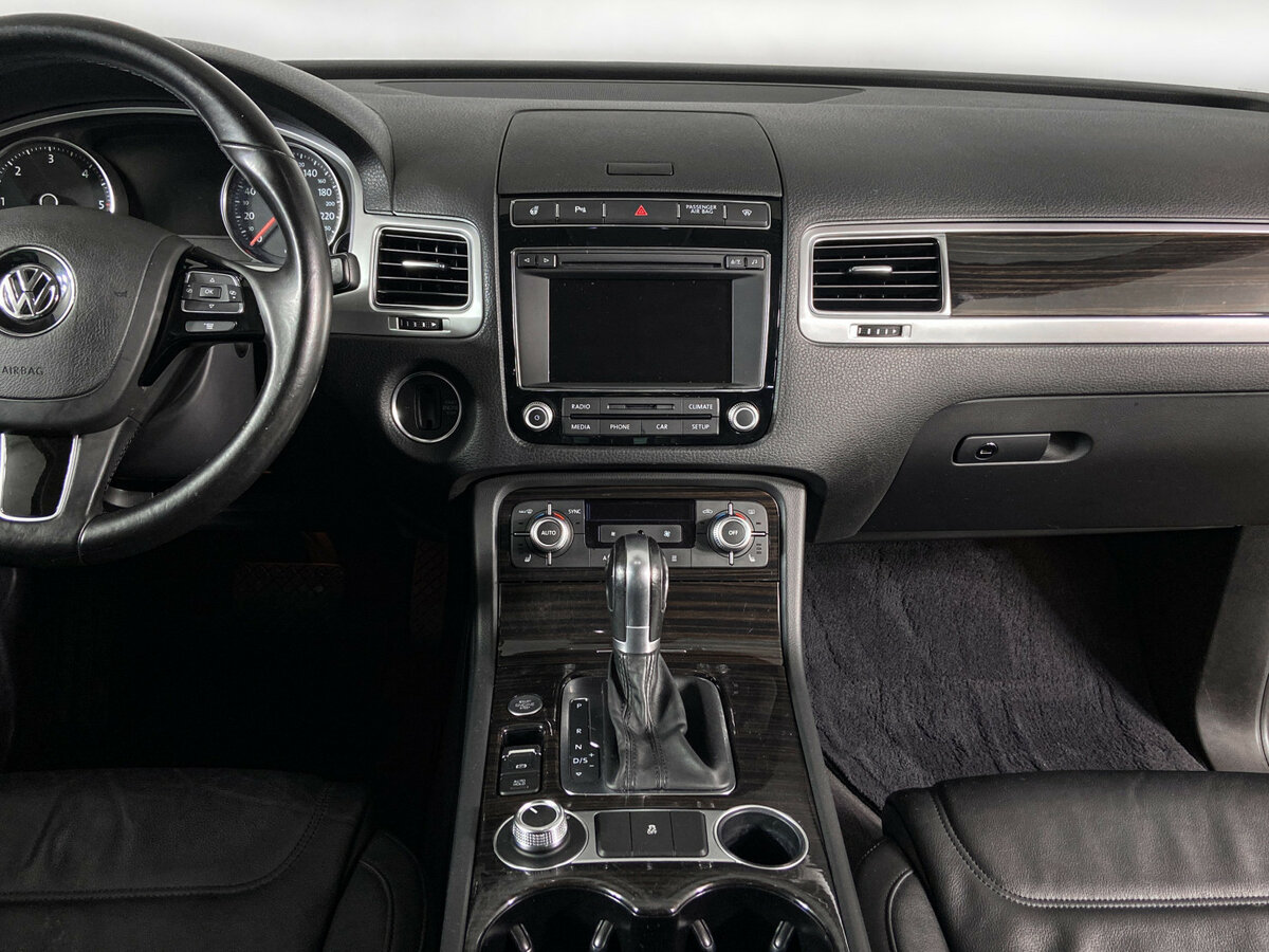 Volkswagen Touareg II Рестайлинг, 2015 Фото №10