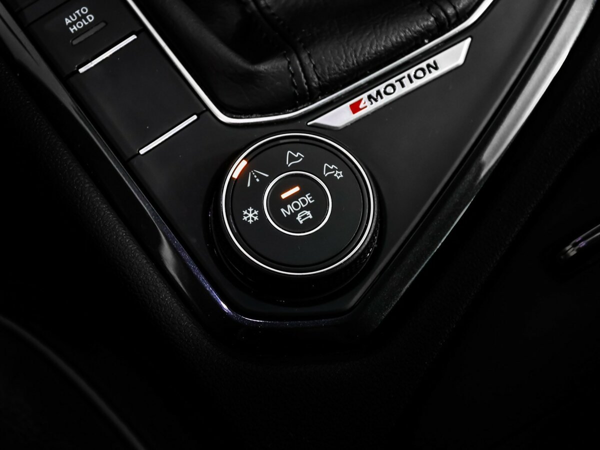 Volkswagen Tiguan II Рестайлинг, 2020 Фото №17