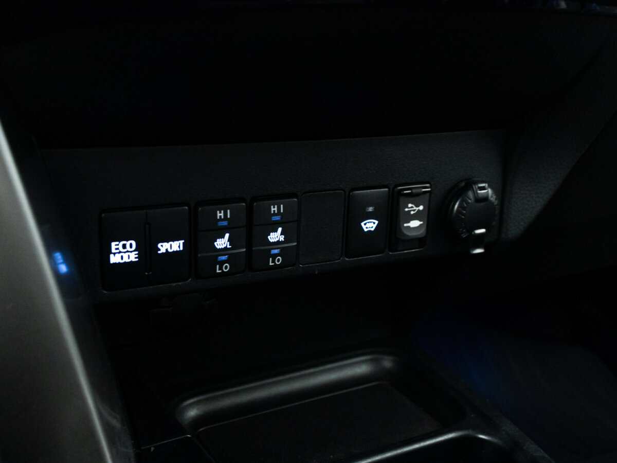 Toyota RAV4 IV (XA40) Рестайлинг, 2016 Фото №18