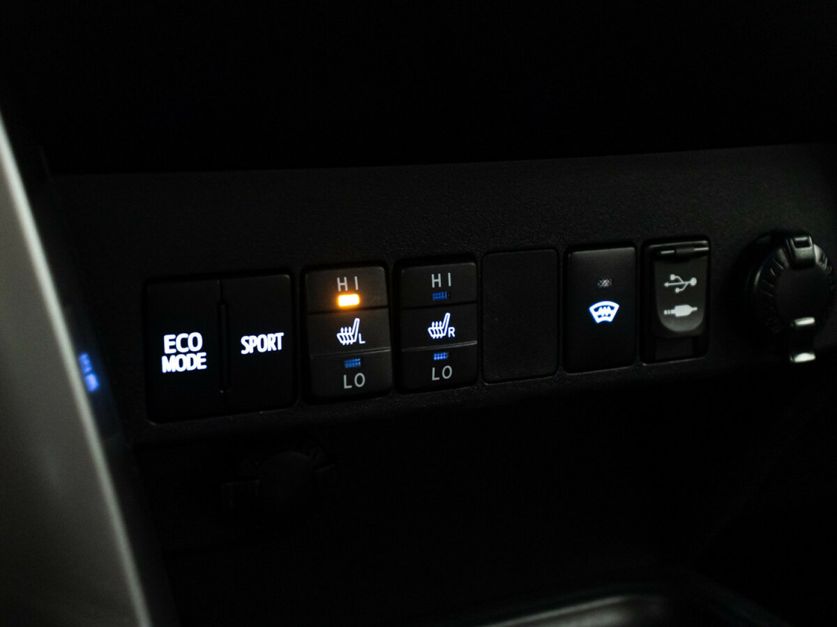 Toyota RAV4 IV (XA40) Рестайлинг, 2016 Фото №15