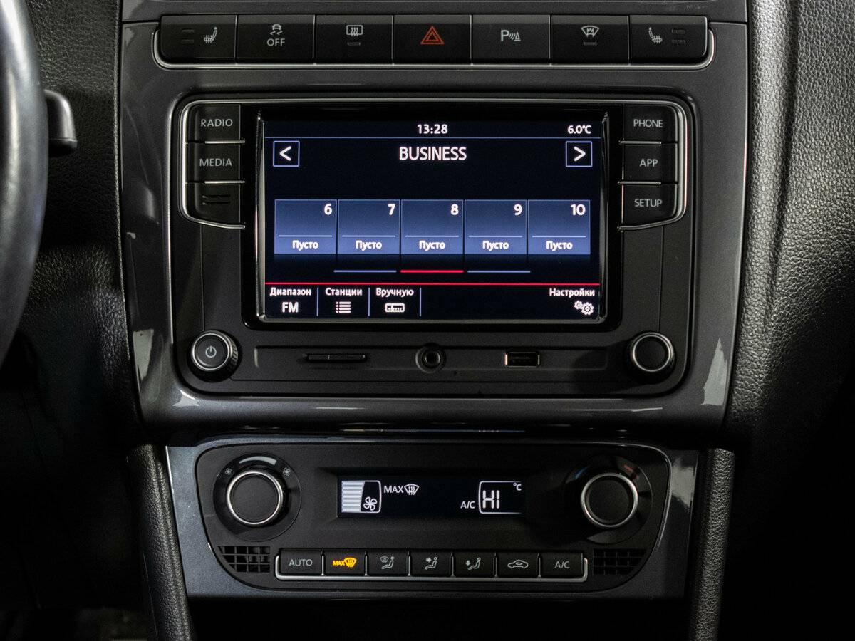 Volkswagen Polo V Рестайлинг, 2018 Фото №14