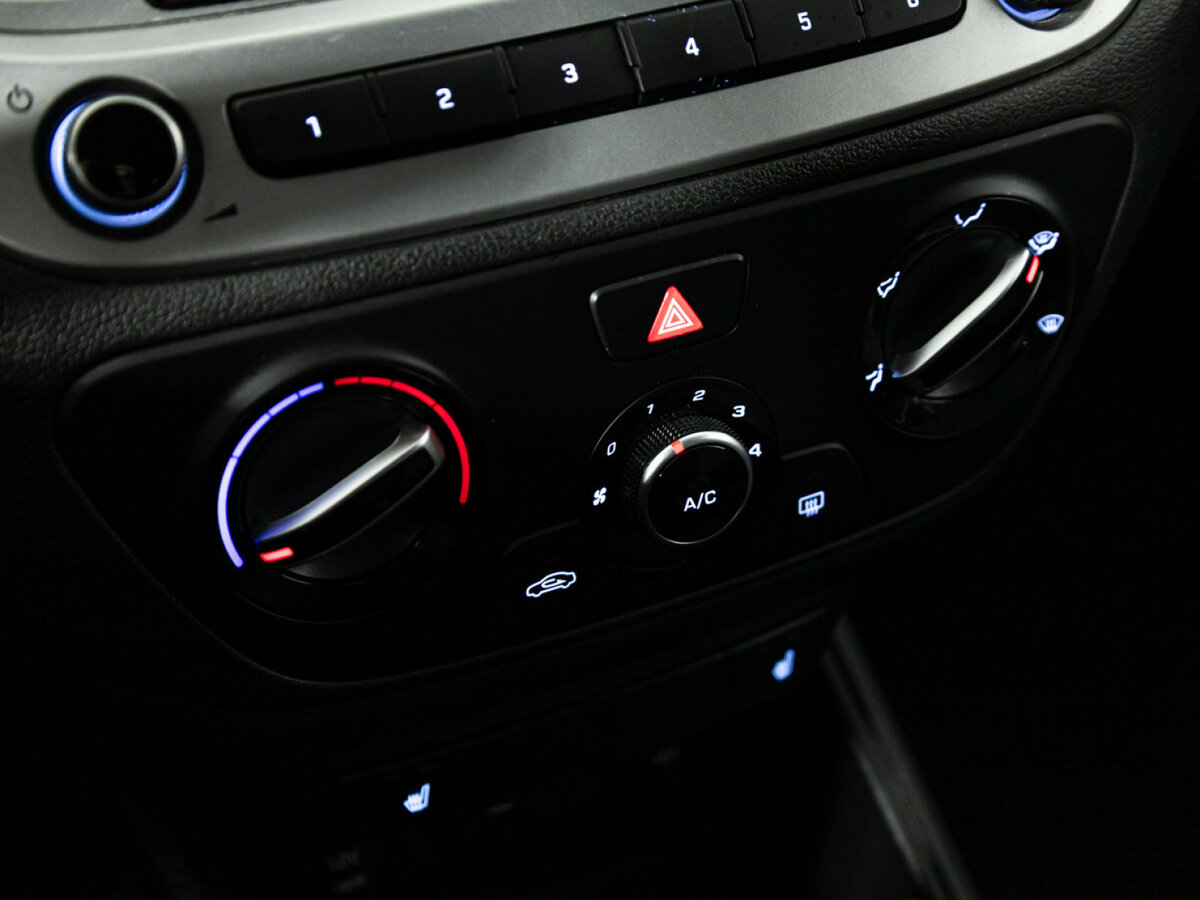 Hyundai Solaris II Рестайлинг, 2021 Фото №14