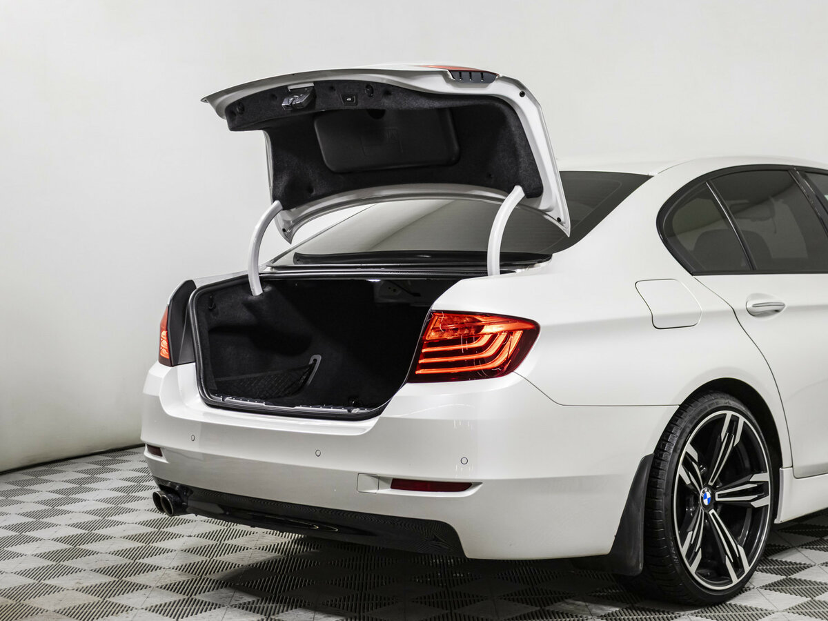 BMW 5 серии 528i xDrive VI (F10/F11/F07) Рестайлинг, 2016 Фото №16